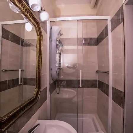 Well - Lungomare Santa Lucia 4* Neapel